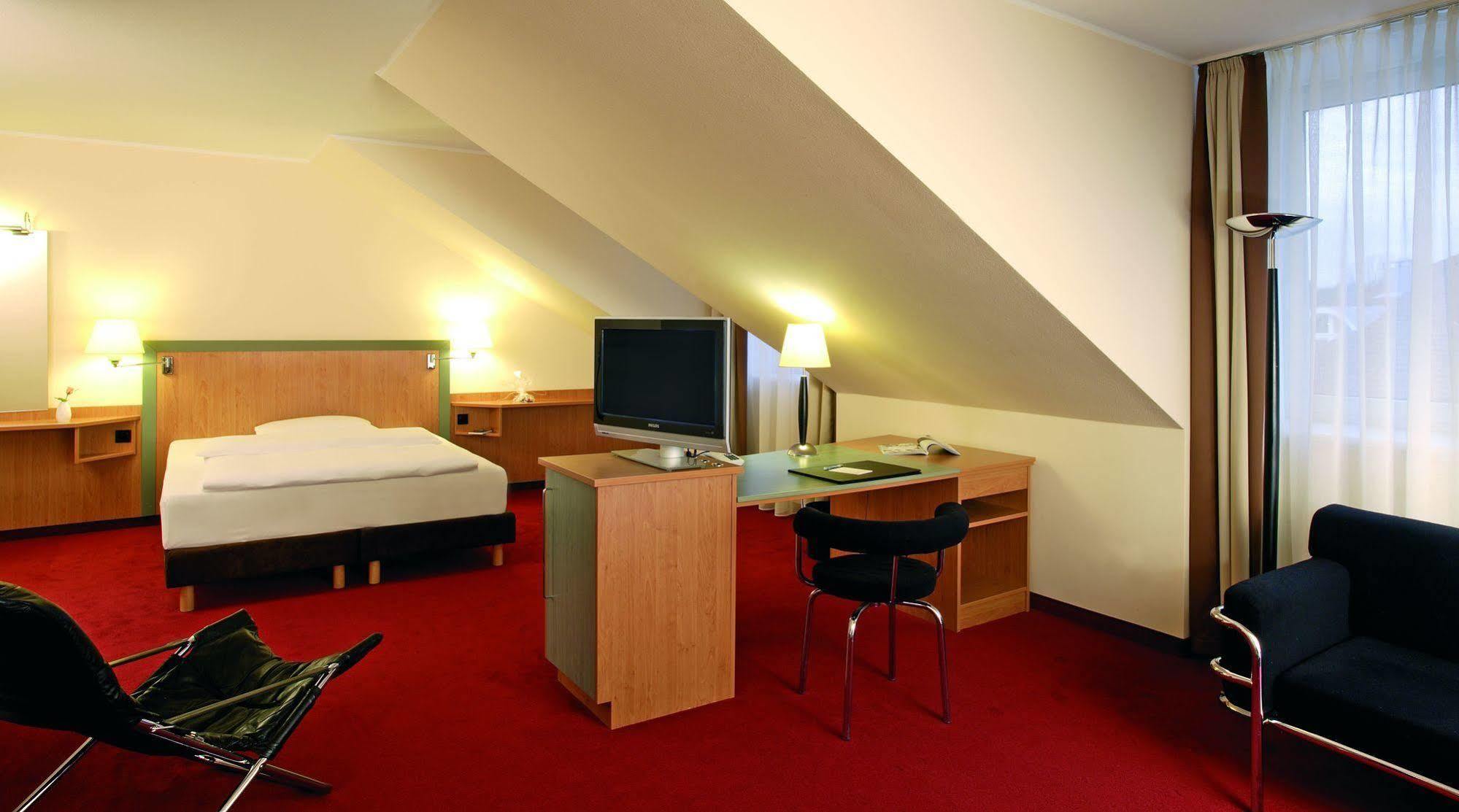 Nh Berlin Potsdam Conference Center Hotel Kleinmachnow Exterior photo